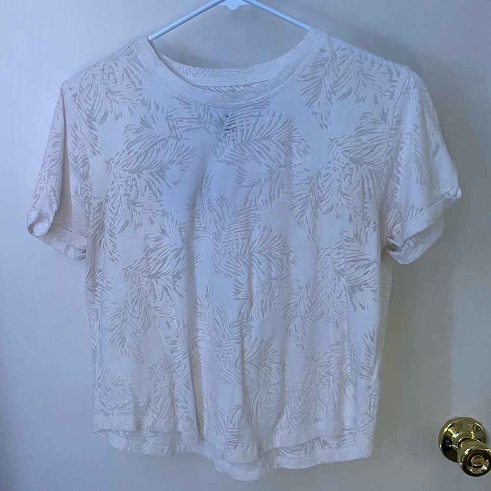 Crop top t-shirt w/ see-through palm/fern leaves !